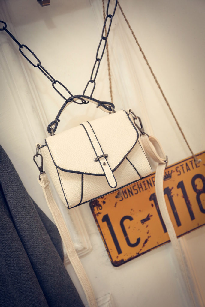 B1245 IDR.159.000 MATERIAL PU SIZE L17XH13XW7CM WEIGHT 500GR COLOR WHITE