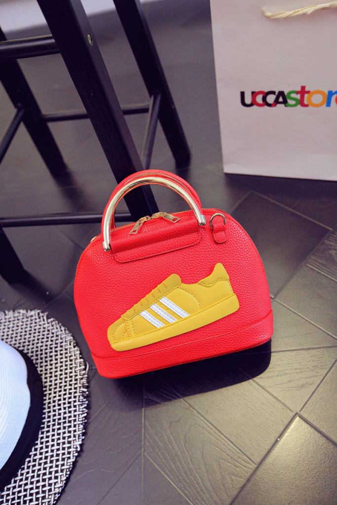 B1611 IDR.190.000 MATERIAL PU SIZE L24XH19XW12CM WEIGHT 750GR COLOR RED