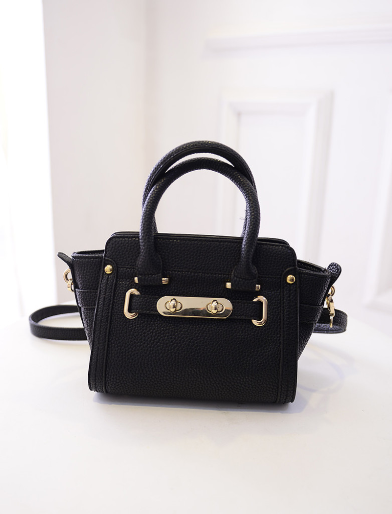B1649 IDR.199.000 MATERIAL PU SIZE L26XH17XW12CM WEIGHT 650GR COLOR BLACK