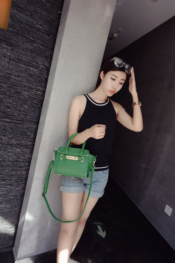 B1649 IDR.199.000 MATERIAL PU SIZE L26XH17XW12CM WEIGHT 650GR COLOR GREEN