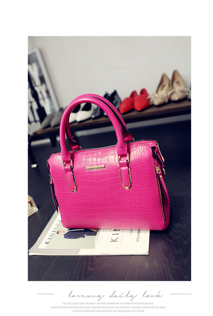 B1739 IDR.208.000 MATERIAL PU SIZE L30XH22XW12CM WEIGHT 800GR COLOR ROSE