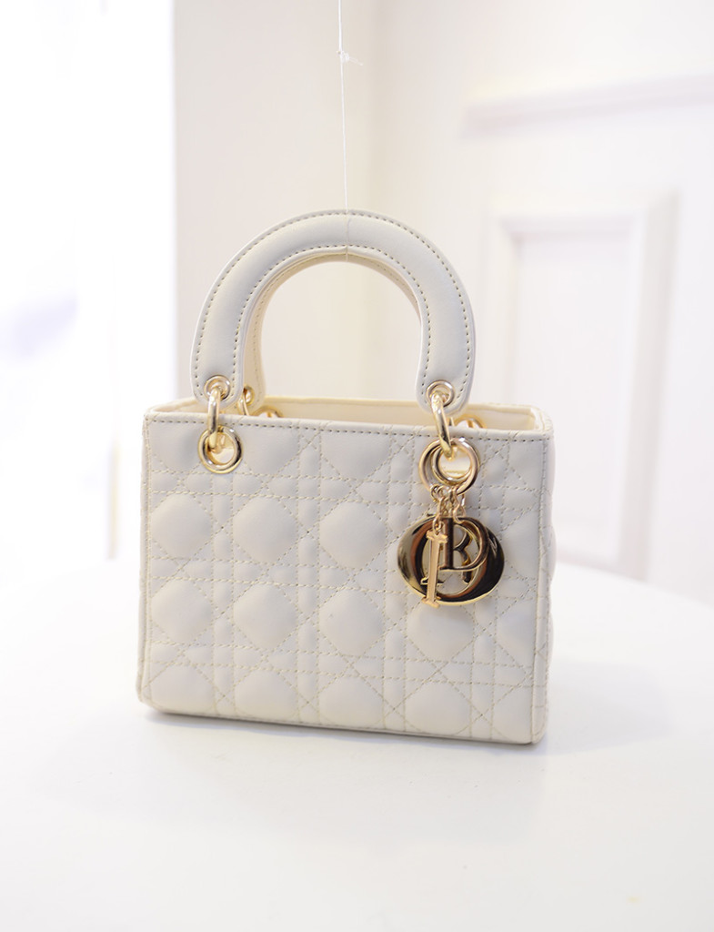 B438 IDR.195.000 MATERIAL PU SIZE L20XH15XW10CM WEIGHT 700GR COLOR BEIGE.jpg