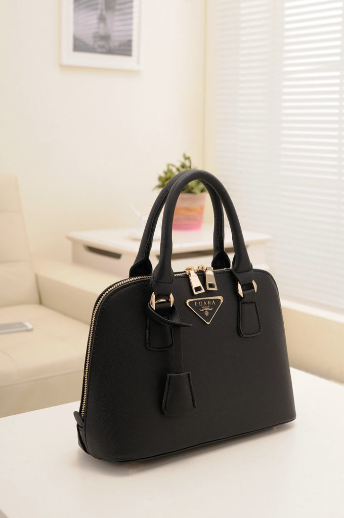 B478 IDR.182.000 MATERIAL PU SIZE L29XH20XW10CM WEIGHT 800GR COLOR BLACK
