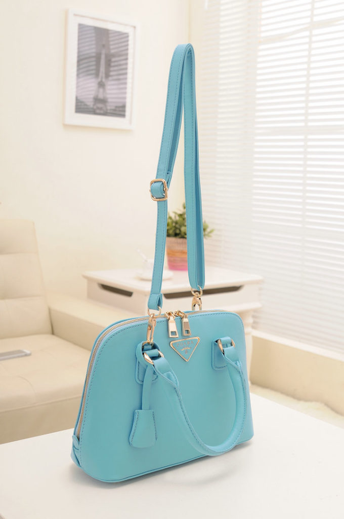 B478 IDR.182.000 MATERIAL PU SIZE L29XH20XW10CM WEIGHT 800GR COLOR BLUE