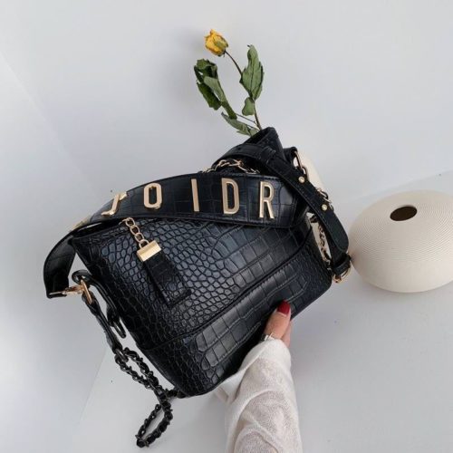 B9170 MATERIAL PU SIZE L24XH19XW8CM WEIGHT 550GR COLOR BLACK